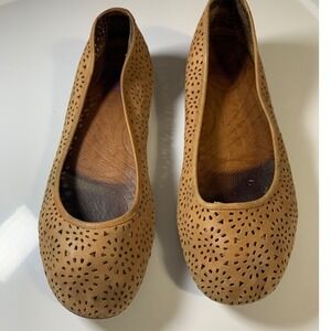 Indigo by Clarks Women Tan Leather Perforated Ballet Flats Shoes Size 8M